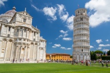 Scheve toren en kathedraal in Pisa