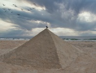 Sandpyramide, äußere Ufer