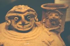 Ceramiczna statua w muzeum