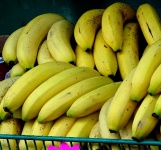 Banany w sklepie owocowym