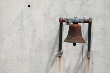 Duży dzwon z brązu
