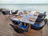 Masă și scaune pentru restaurantul Ocean