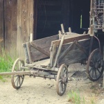Vieux chariot en bois