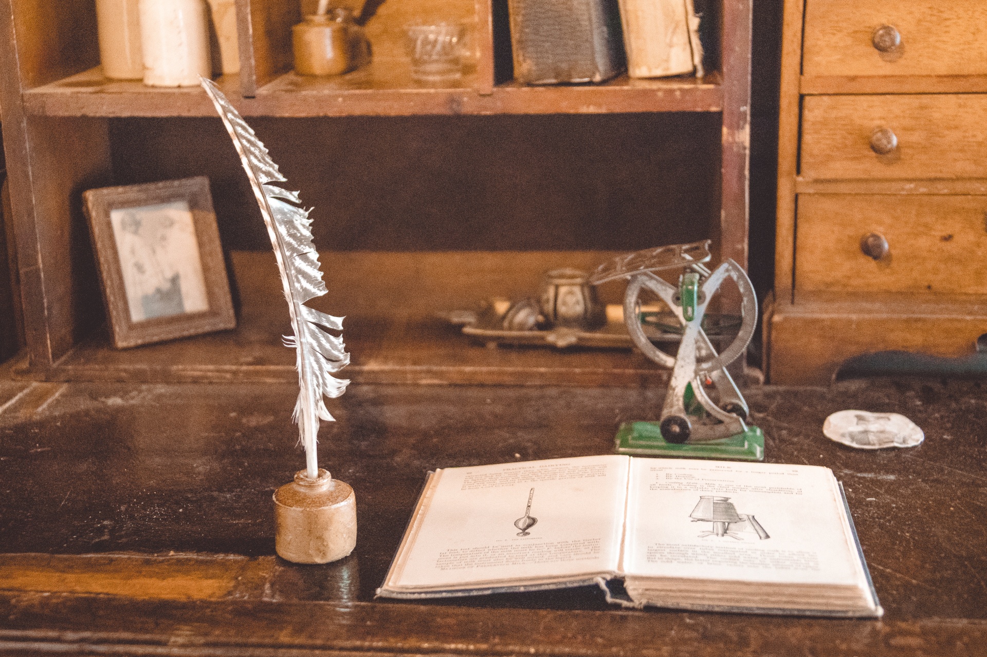 quill-and-a-book-free-stock-photo-public-domain-pictures