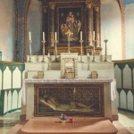 Altar într-o biserică