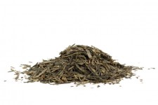 Una pila de hojas de té verde