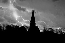 Chiesa e tempesta