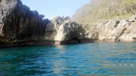 Roca de piedra en el mar 3