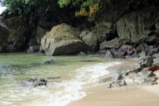 Pietre di roccia in spiaggia