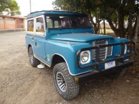 Vintage Niebieskie Land Rover