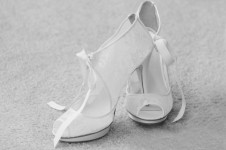 Белая женская обувь