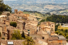 Ville médiévale de colline en Italie