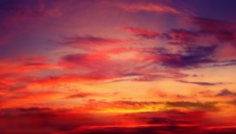 Foto das nuvens do céu do pôr do sol