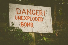 Oexploderad bombskylt