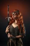 Reina guerrera con espada