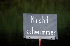 Non-swimmers sign warning