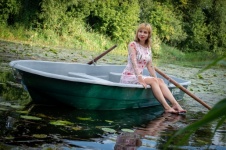 Mujer, en un bote, agua