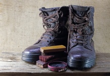 Combat Boots With Polish And Brush