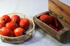 Fruta de tomate de árbol maduro en una c