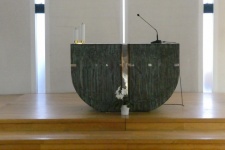 Altarul bisericii