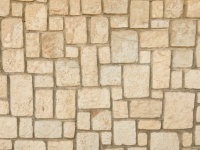 Zid de piatră maro