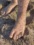Voeten bedekt met zand