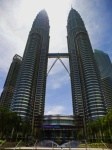 Vista dal suolo delle Torri Petronas 2