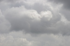 Nuages gris orageux