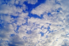 Ciel bleu nuages nuageux