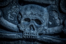Cráneo humano tallado en piedra
