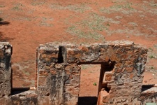 безкрытая стена старого форта
