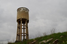 Torre de agua en campo