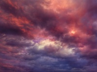 Tempesta di nuvole del cielo al tramonto