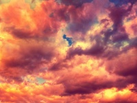 Tempesta di nuvole del cielo al tramonto