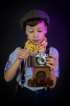 Chłopiec, aparat fotograficzny, fotograf