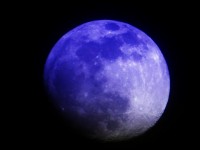 Surface de la Lune dans la nuit