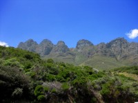 Montanhas ao longo da costa do Cabo