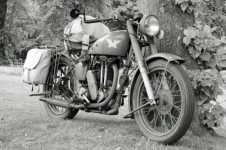 Stary wojskowy motocykl