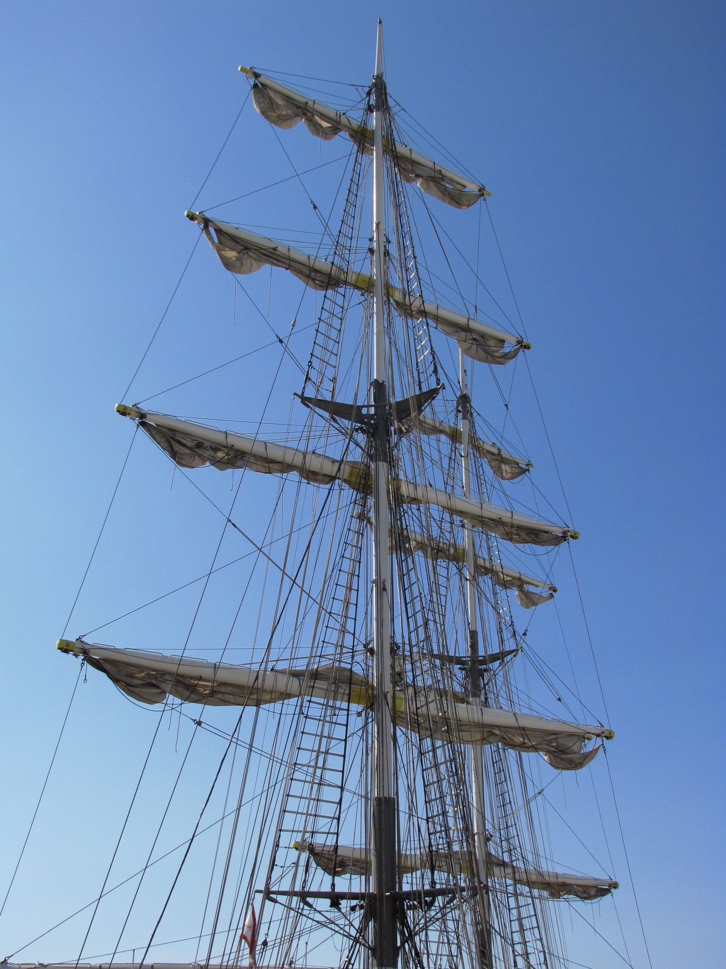 sailboat mast lifespan