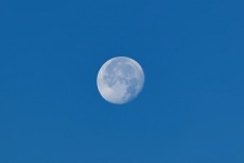 Lună plină, lună, cer albastru