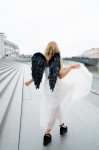 Anděl, křídla, nábřeží, šaty