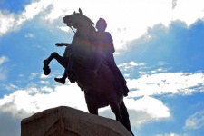 Statue of peter the great on horse