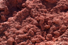 Mizerie de argilă roșie