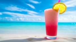 Bebida tropical en la playa