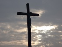 Krzyż przed światłem