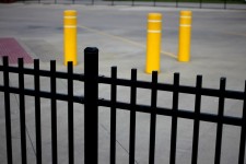 El aparcamiento y la cerca
