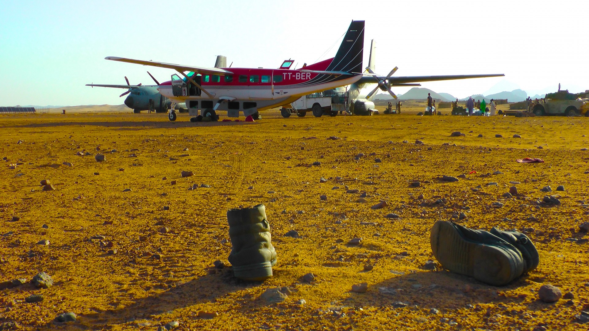 Flugzeuge in der Sahara-Wüste