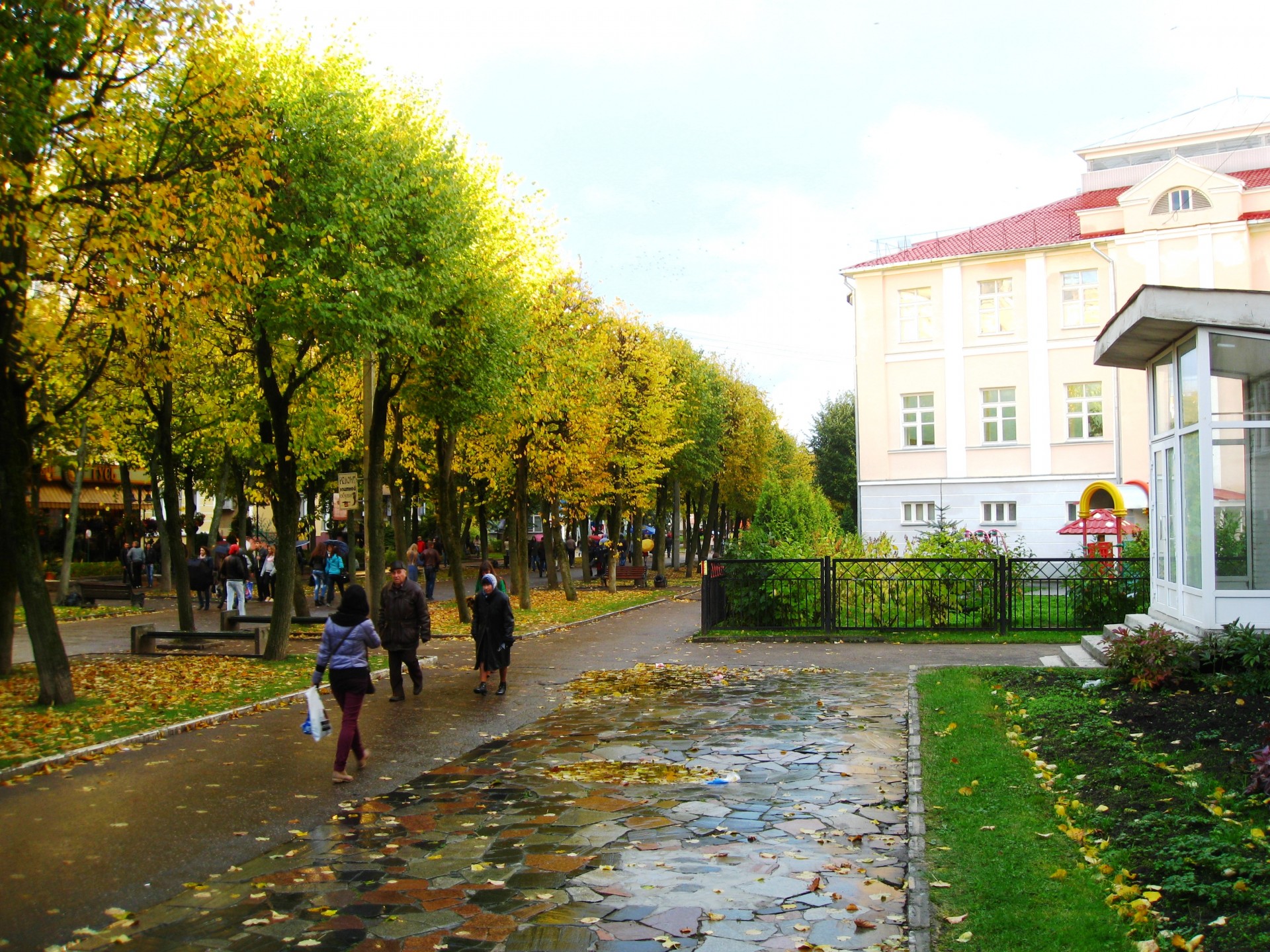 Осенняя улица в Смоленске