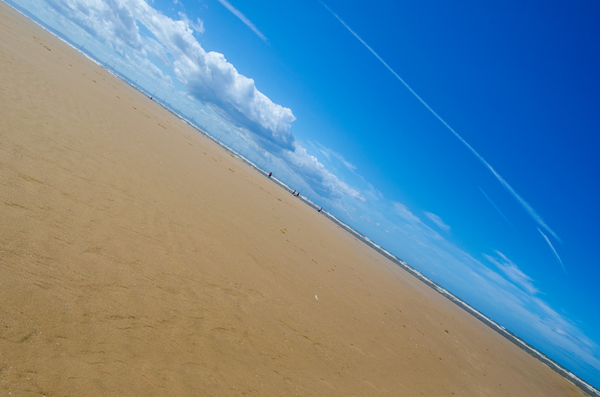 Пляж и синее небо