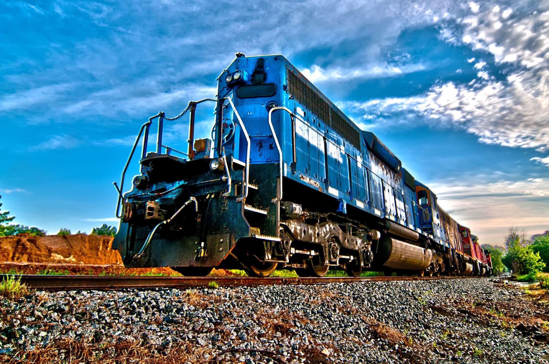 Niebieski pociąg towarowy silnika